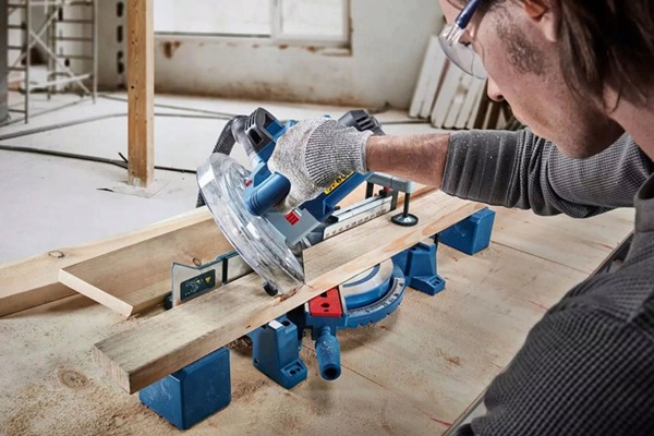 Máy cưa cắt đa năng Bosch GCM 254