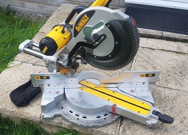 Máy cắt nhôm Dewalt DWS780-KR
