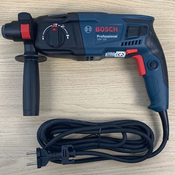 Máy khoan bê tông Bosch GBH 220 dễ sử dụng, chống va đập tốt