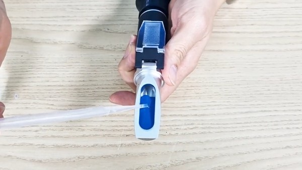 Khúc xạ kế đo nhanh, dễ sử dụng