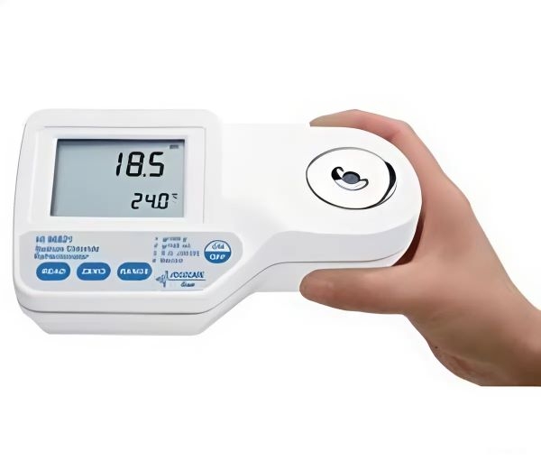 Máy đo nước mặn điện tử Hanna HI96822