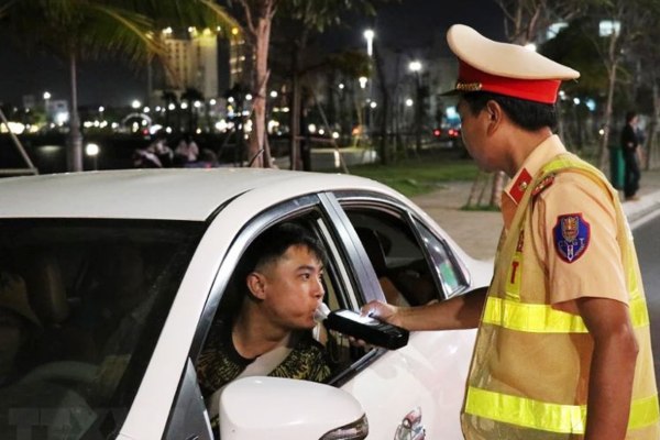 Mức phạt vi phạm nồng độ cồn với ô tô có thể lên tới 40 triệu đồng 