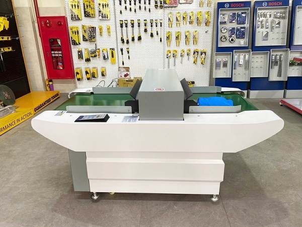 Dòng máy dò kim loại băng tải dùng trong may mặc