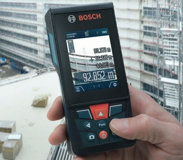 Máy đo Bosch GLM 150 C nhỏ gọn, dễ sử dụng