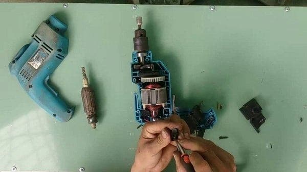 Sửa máy khoan pin bị hỏng mô tơ