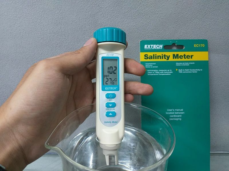 Extech EC170 cho kết quả chính xác với sai số ±2% cho độ mặn và ±0.5°C cho nhiệt độ