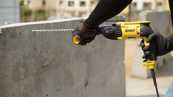 Máy khoan búa Dewalt D25133K-B1