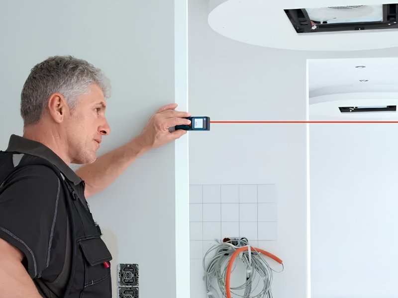 Máy đo khoảng cách Bosch GLM 40-12 laser đỏ phù hợp với thi công nội thất trong nhà