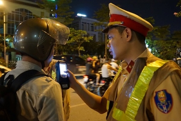 Người lái ô tô, xe máy có nồng độ cồn 0 4 phạt bao nhiêu? 