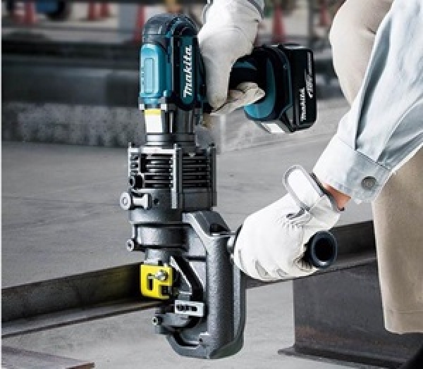 Máy đột lỗ thủy lực dùng pin loại nào tốt nhất hiện nay