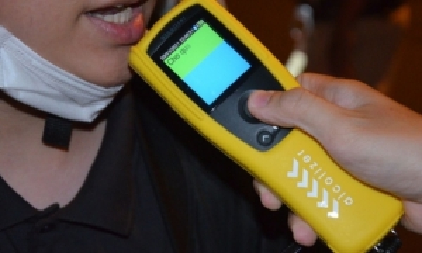 Top 5 máy thổi nồng độ cồn cho công ty vận tải: chính xác & bền bỉ