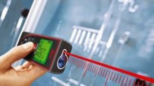 Cách xác định khoảng cách từ điểm đến mặt phẳng bằng máy đo khoảng cách laser